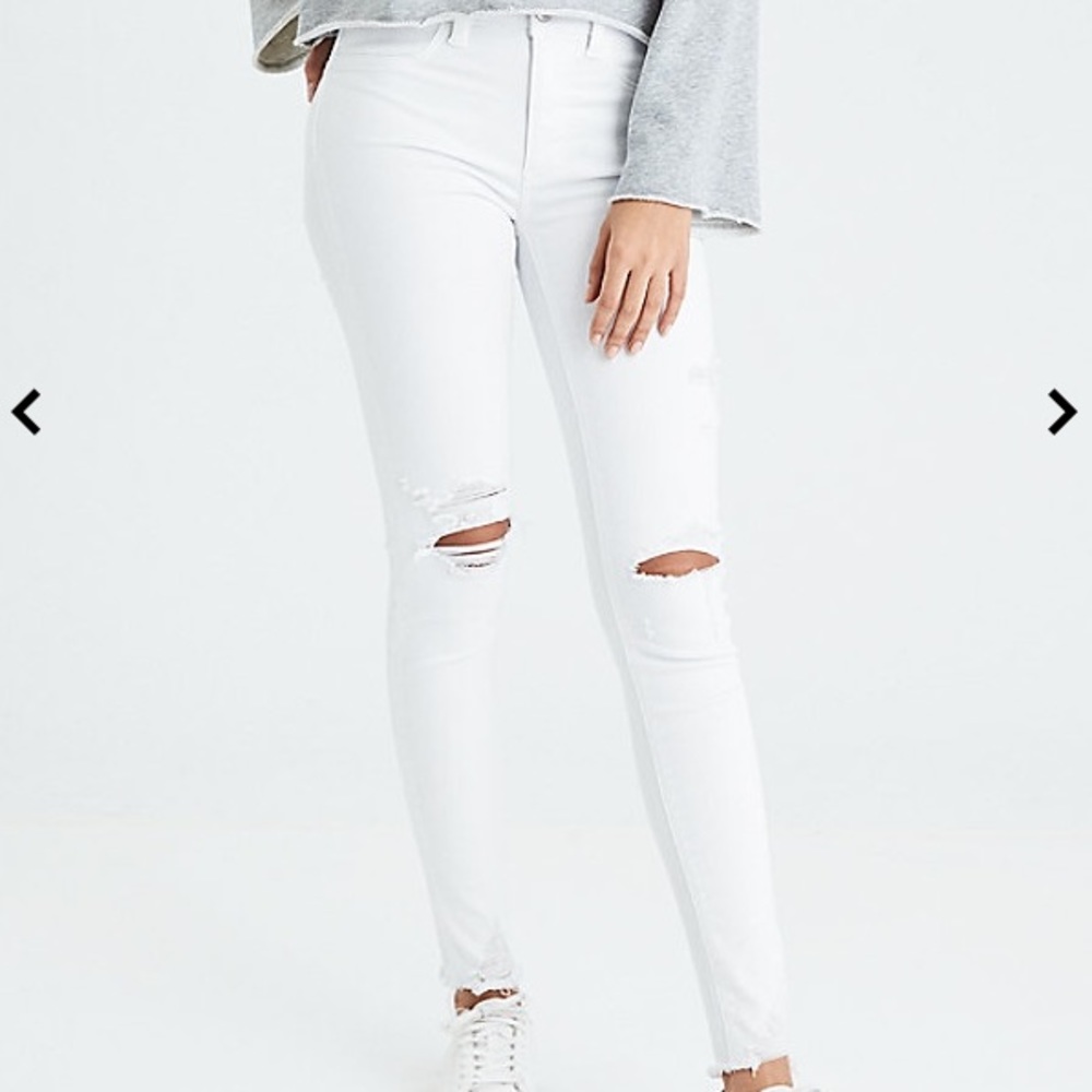 High Waisted Distressed Jeans NWOT